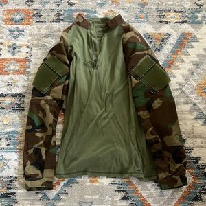 TRU-SPEC, 1/4 ZIP COMBAT SHIRT. SIZE: MEDIUM.